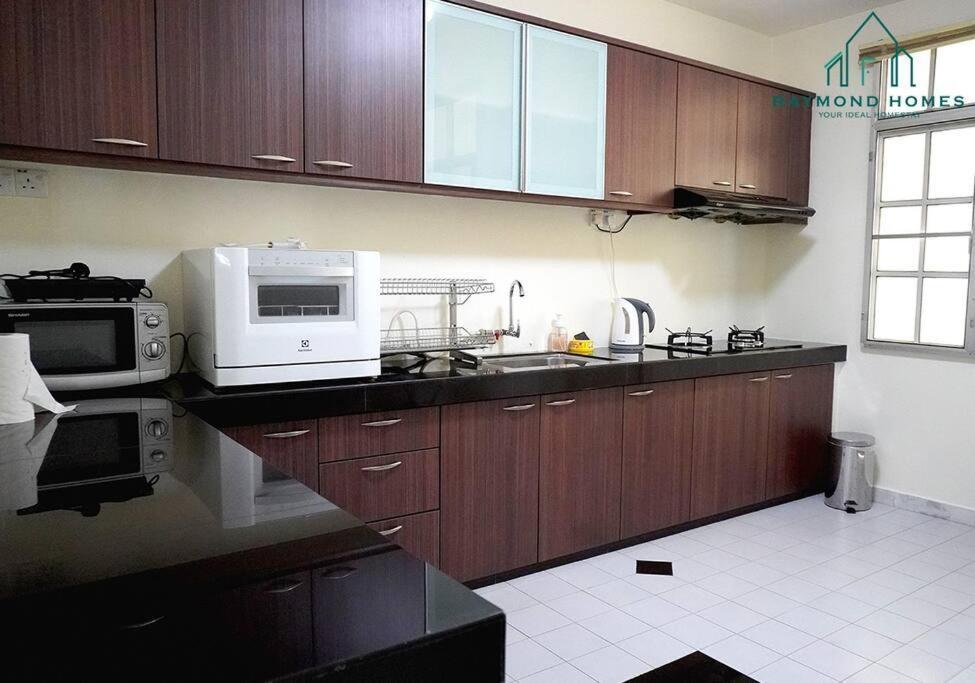 99 Kelawei Apartment George Town Exterior photo