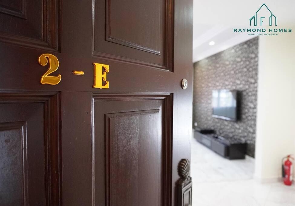 99 Kelawei Apartment George Town Exterior photo